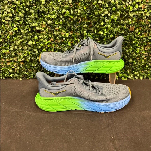 Hoka Arahi 7 - M8